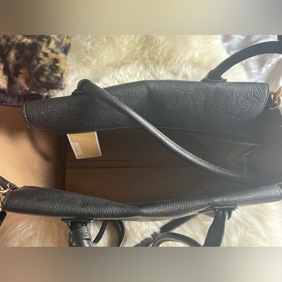 Michael Kors MERCER LEATHER CROSSBODY BAG - Picture 3 of 6